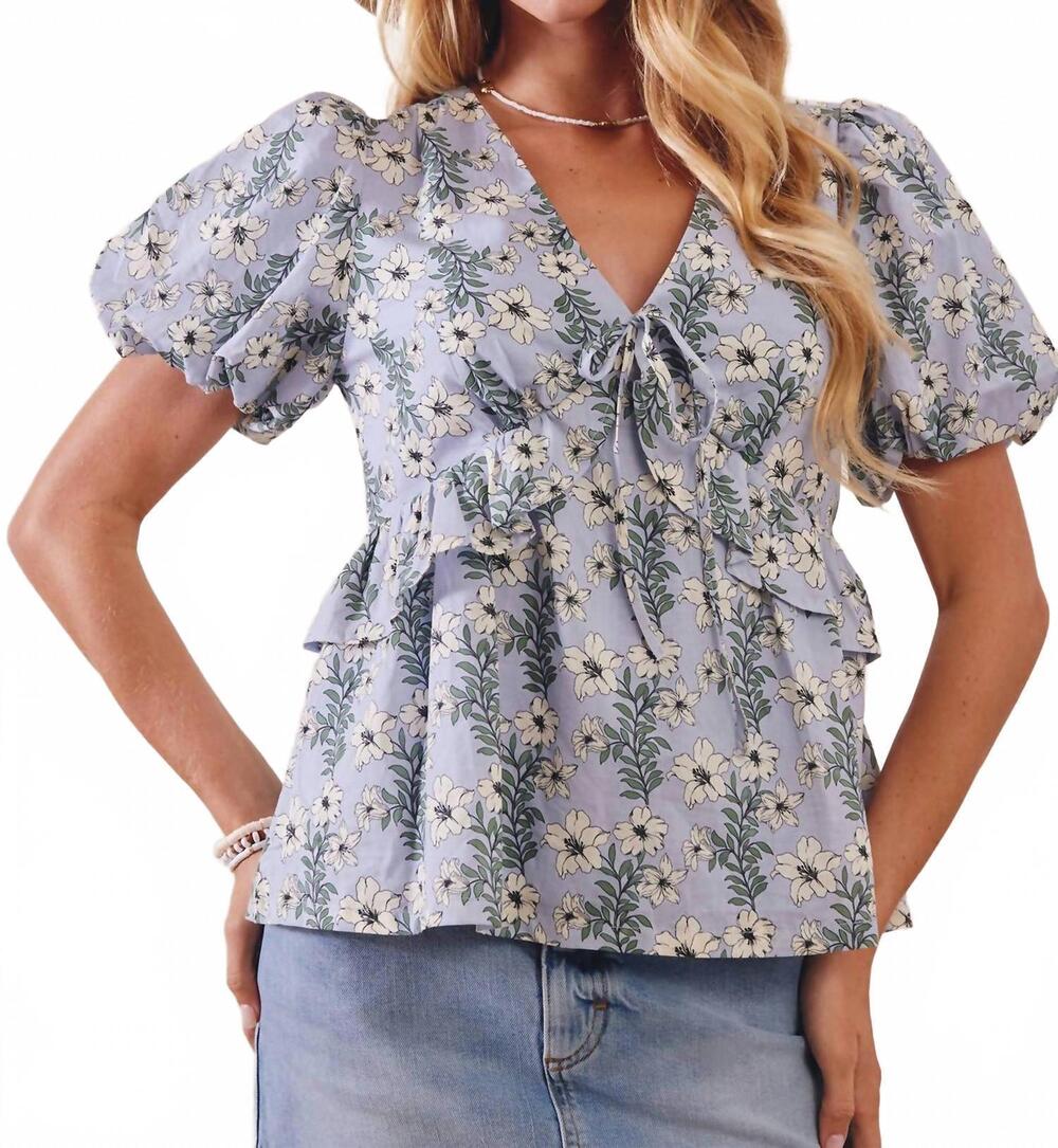 NEW LISTICLE floral puff sleeve lined blouse in powder blue